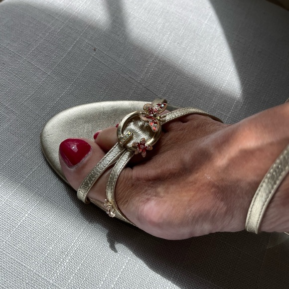 GUESS 4” Stiletto heels. Gold w/Butterfly Red Crystals & Ankle Charm. Elegant. - Picture 8 of 11